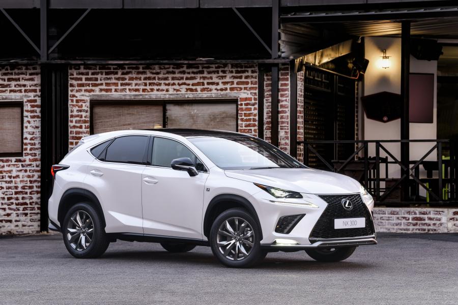  Lexus NX300 F-Sport 2017 года  (ZA) (фото 7 из 40)